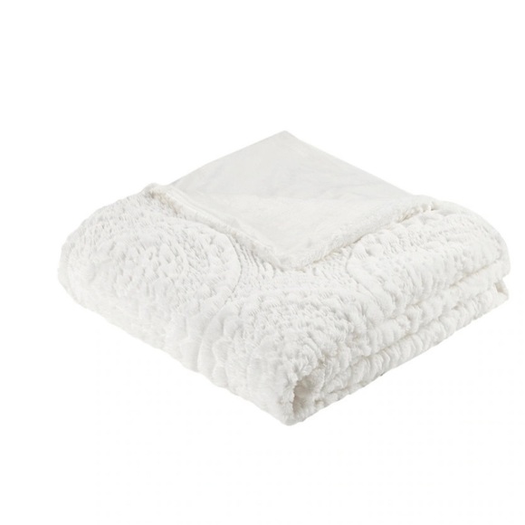 Madison Park Nova Ivory Embroidered Medallion Faux Fur Plush Duvet Cover Set - Picture 15 of 15